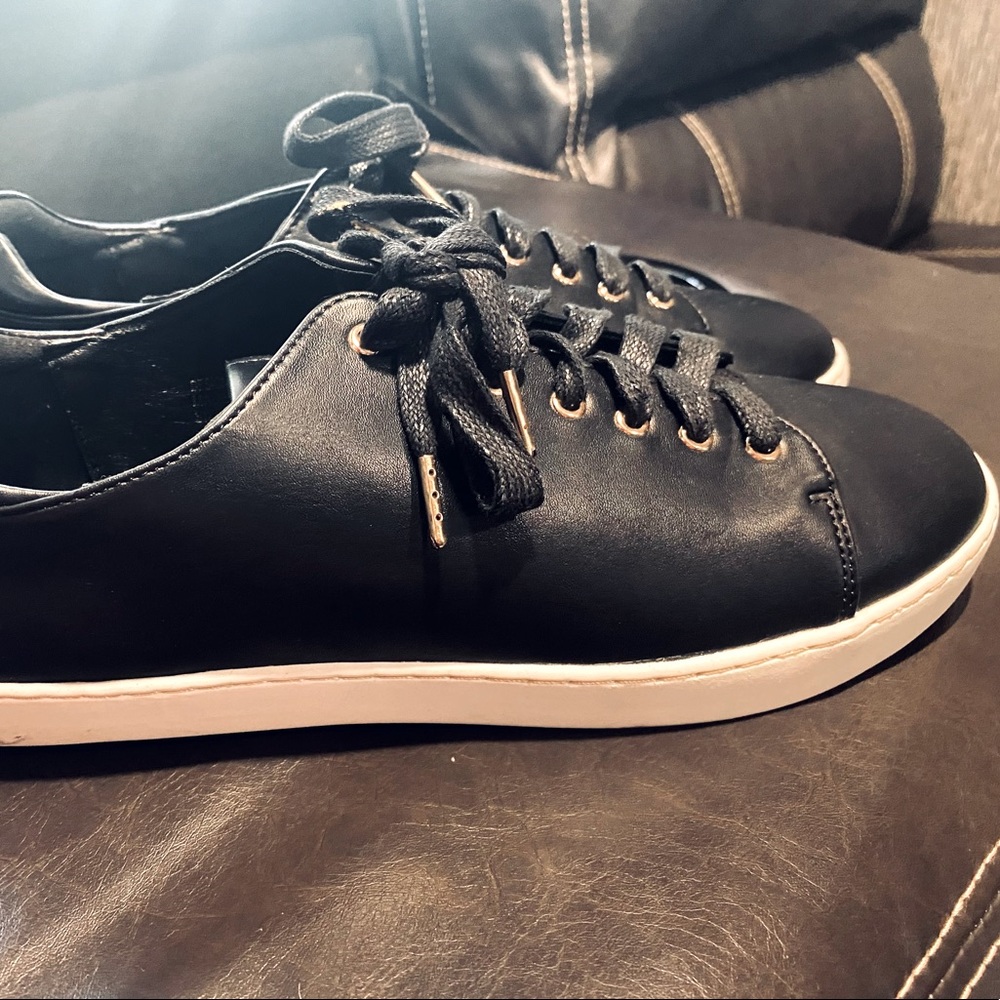 NEW Beast Fashion Sneaker in black